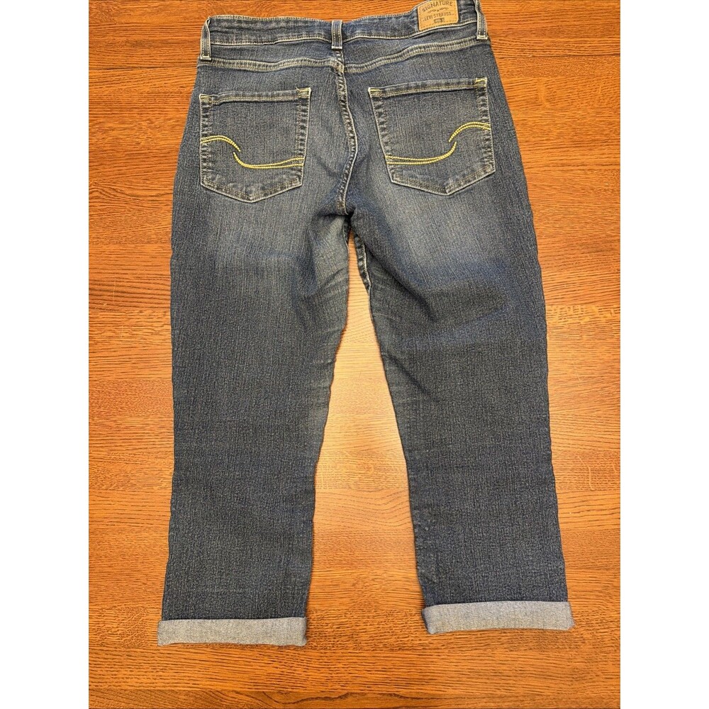 Levi Strauss Signature Women's Mid Rise Capri Size 8 Medium Wash Denim Jeans - Picture 10 of 11